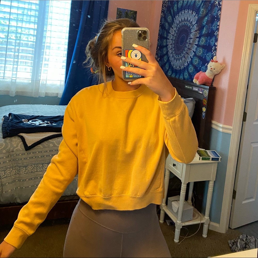 YELLOW PACSUN LA HEARTS CROPPED SWEATER